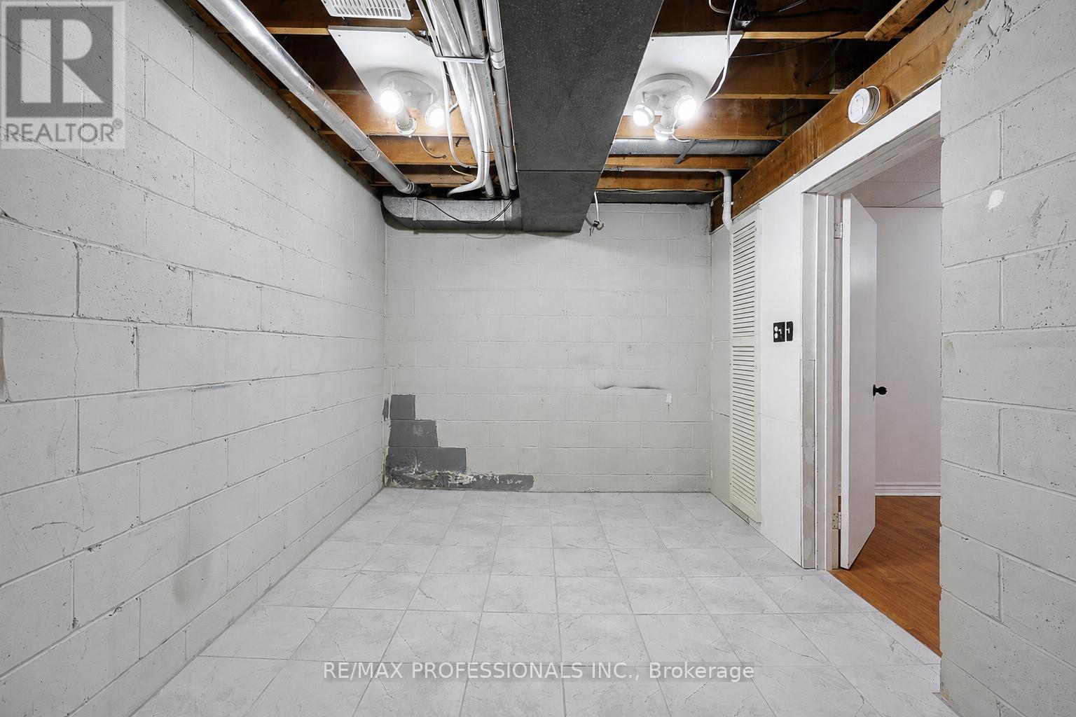 #20 160 CARSBROOKE ROAD - 30
