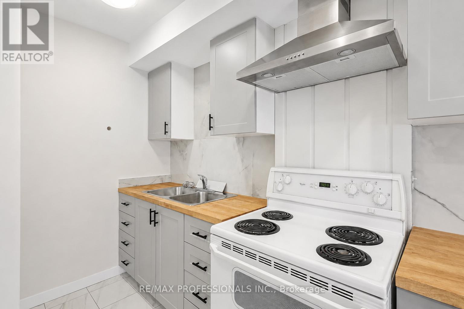 #20 160 CARSBROOKE ROAD - 11
