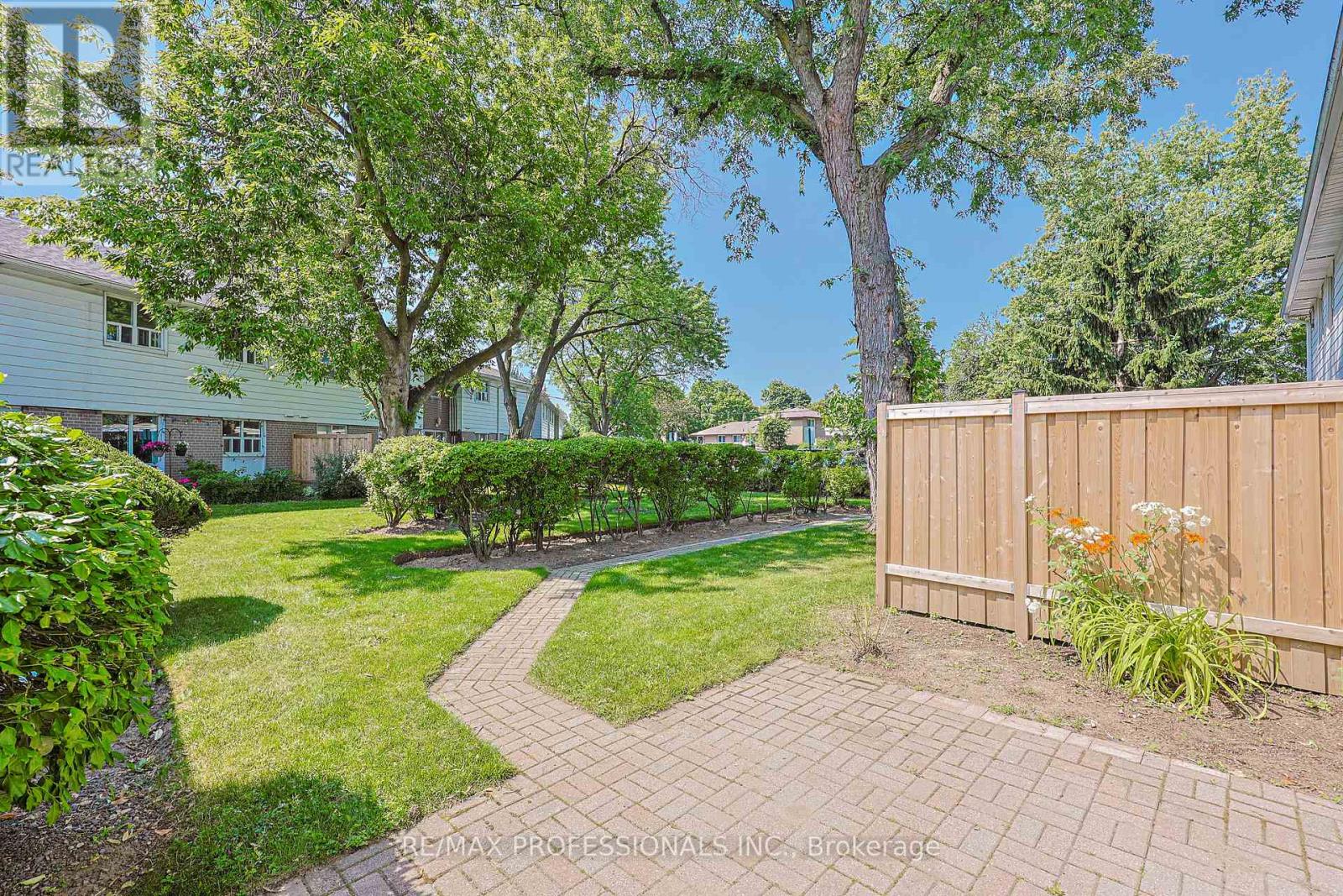 #20 160 CARSBROOKE ROAD - 33