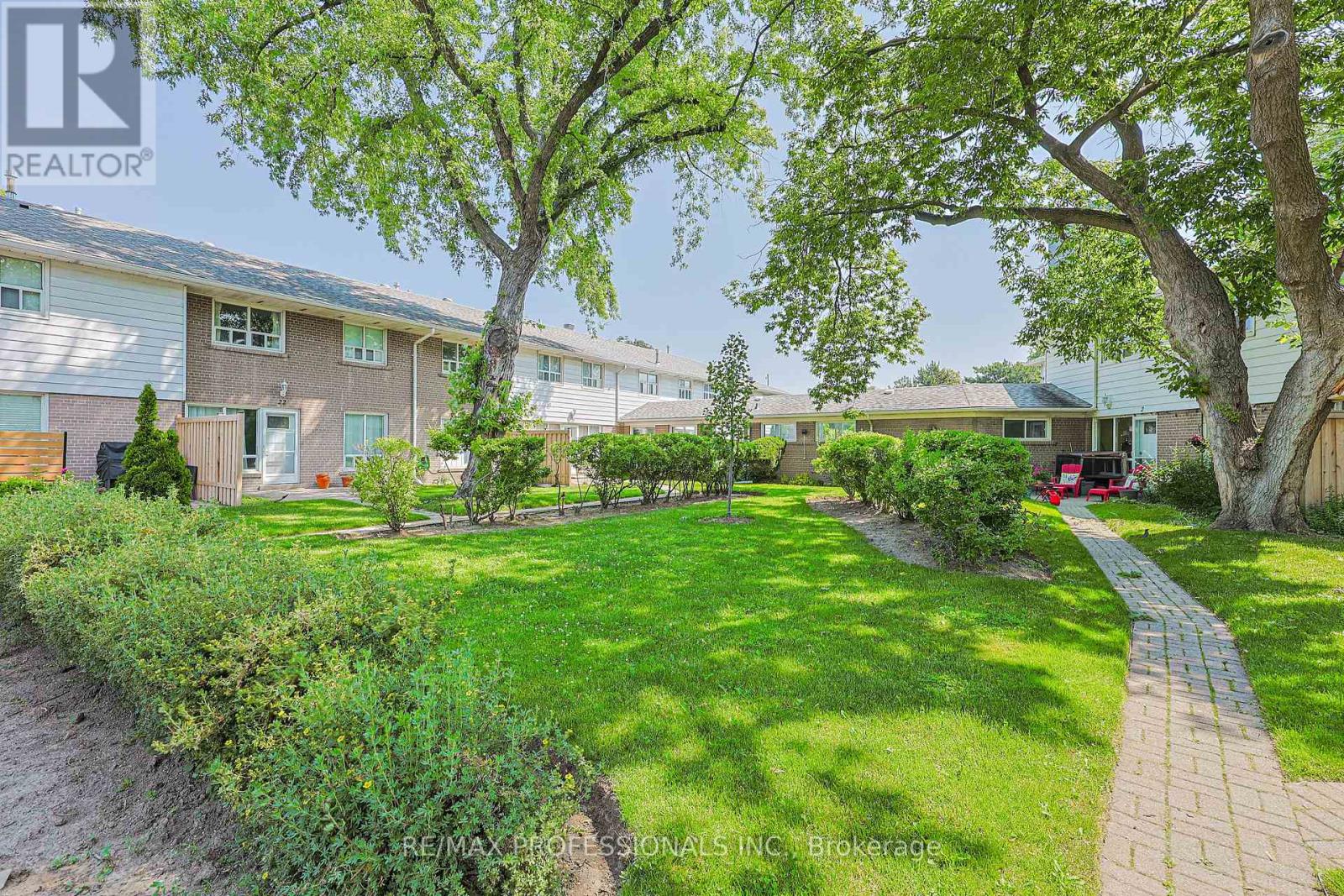 #20 160 CARSBROOKE ROAD - 34