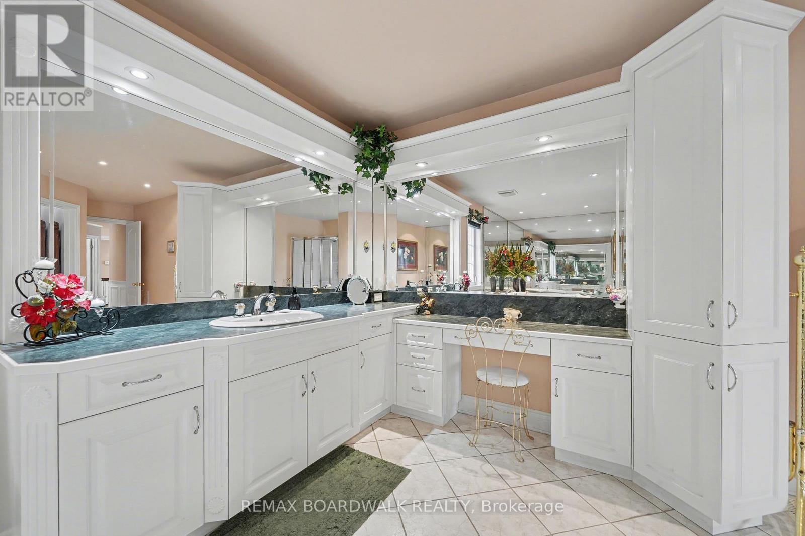 819 LAVAL STREET - 23
