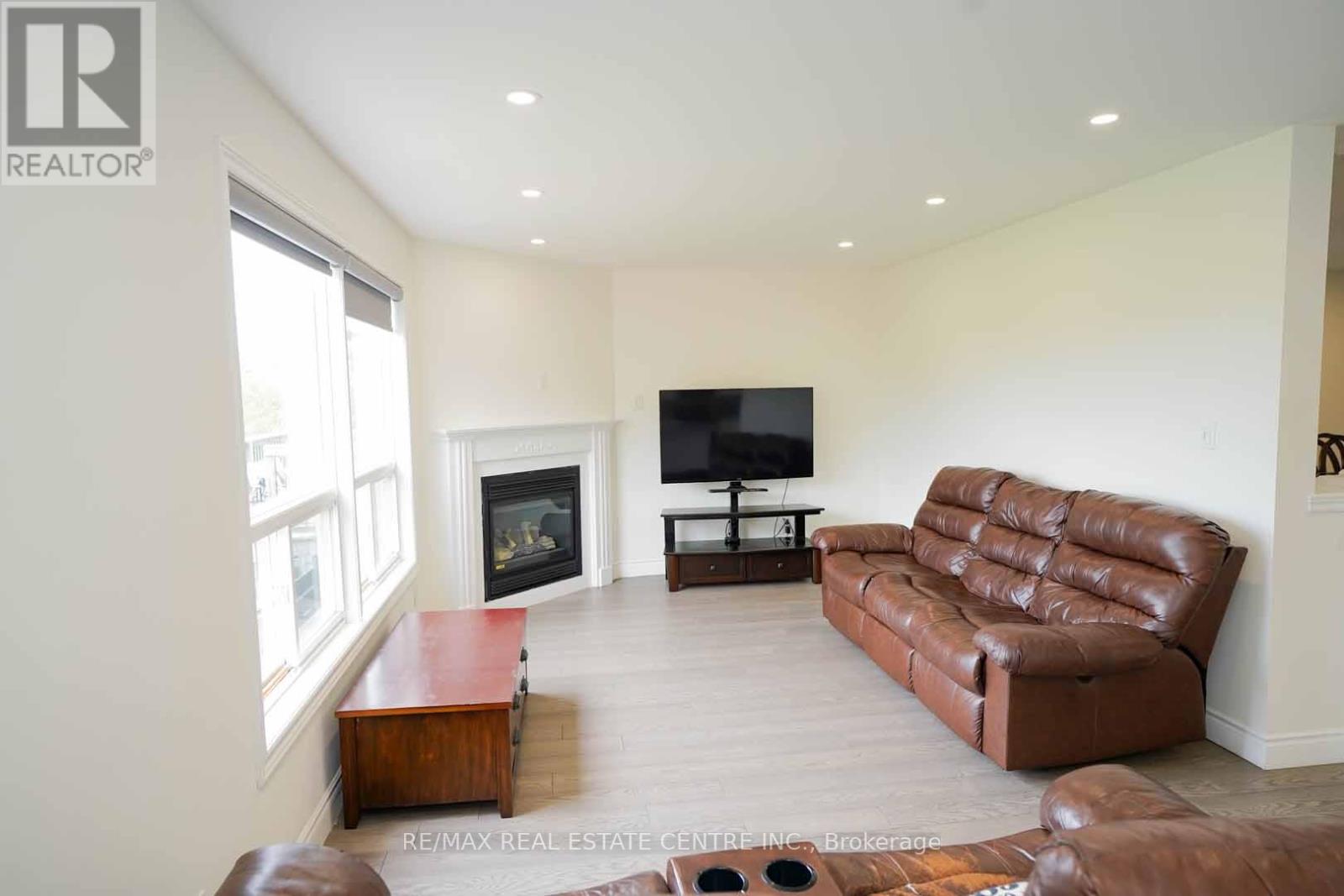 187 ADLER DRIVE - 23
