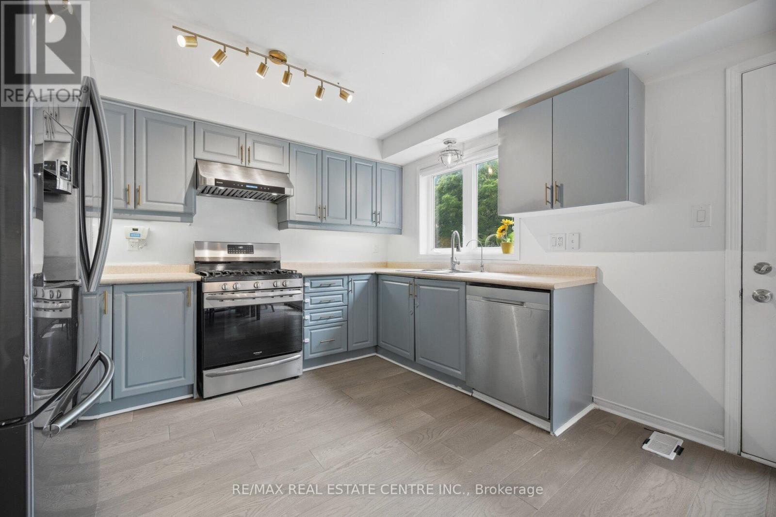 71 BARRETT AVENUE - 12