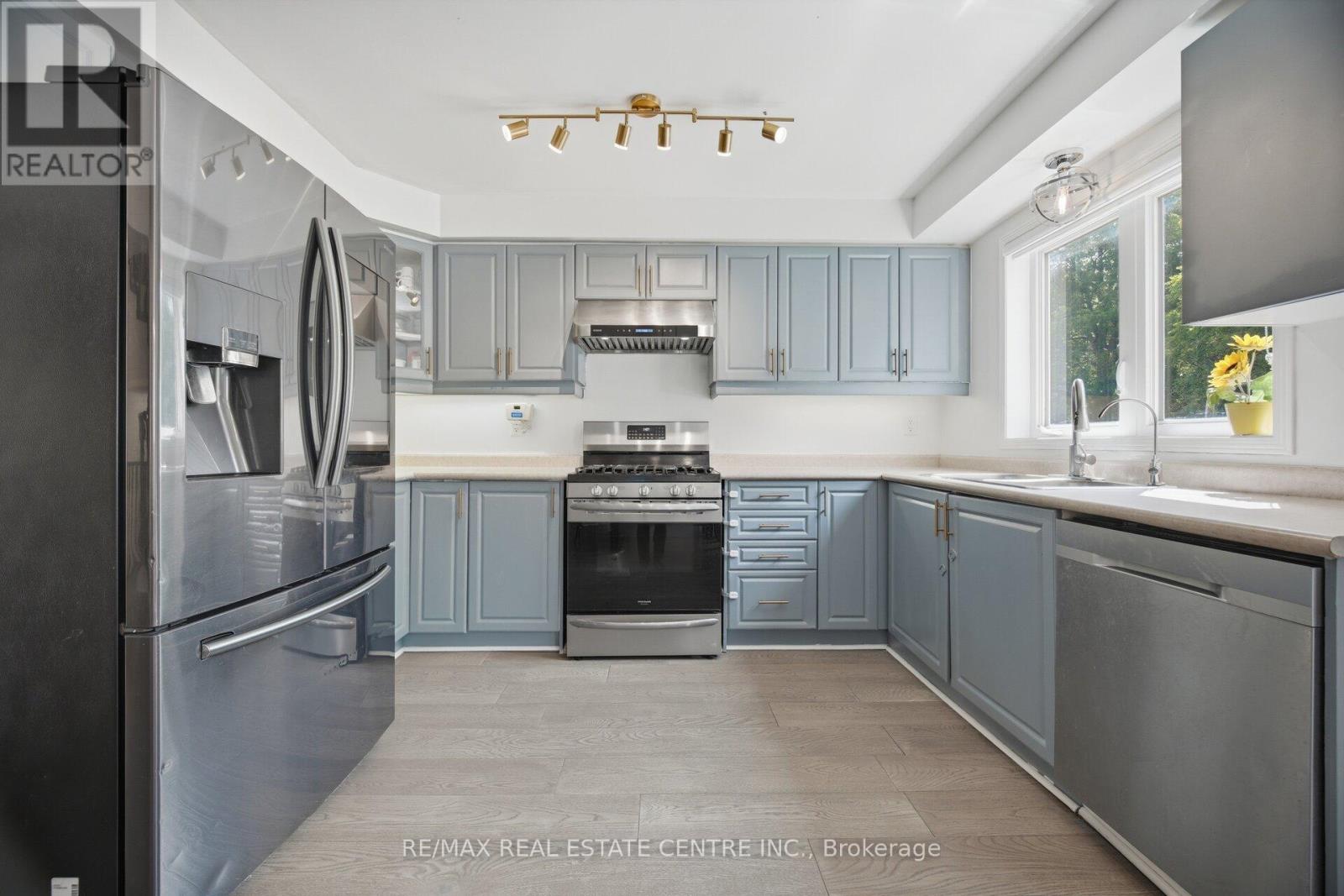 71 BARRETT AVENUE - 13
