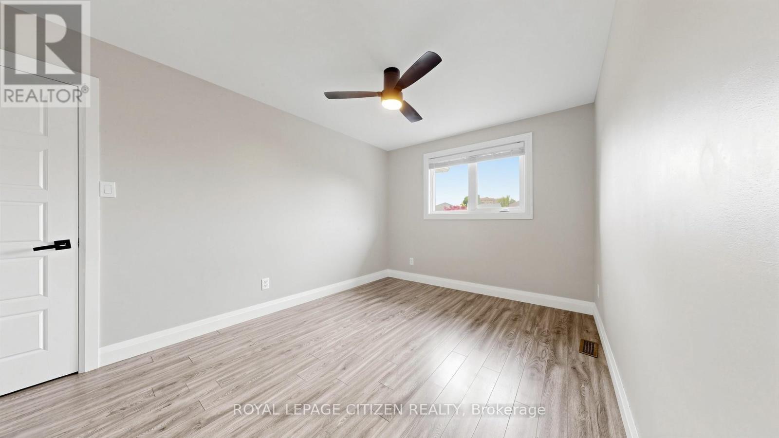27 EMPEROR AVENUE - 33