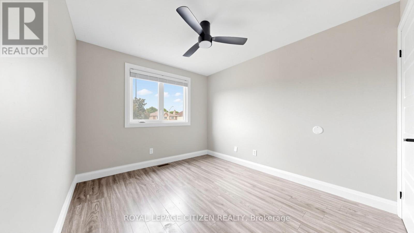 27 EMPEROR AVENUE - 36