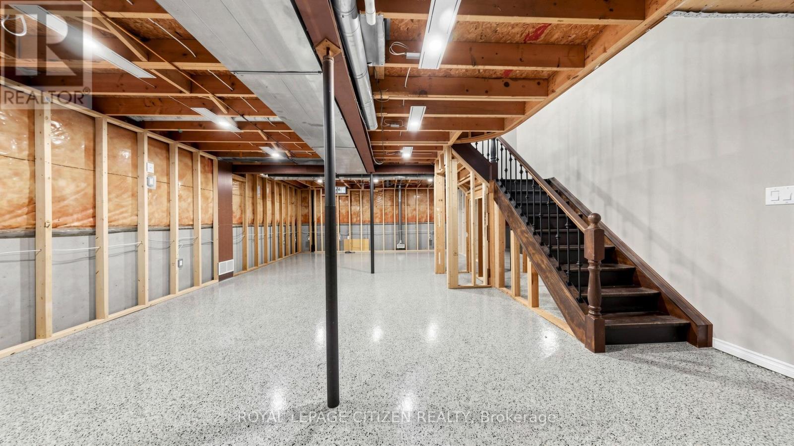 27 EMPEROR AVENUE - 40