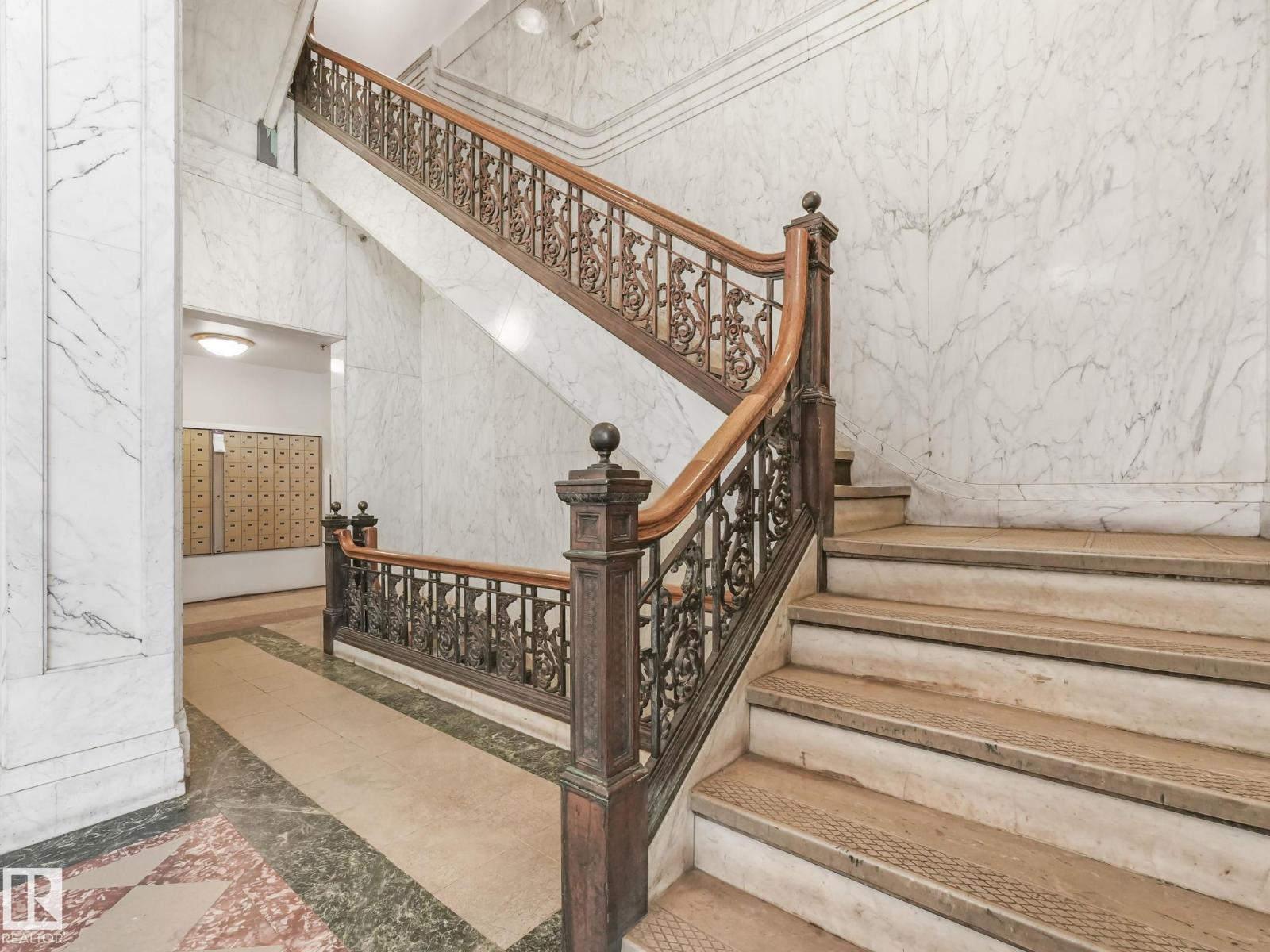 #807 10134 100 ST NW - 37