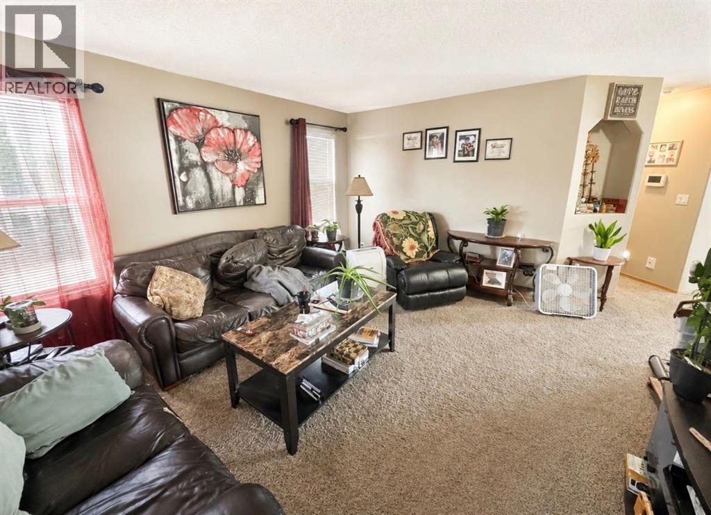 660 Red Oak Close - 2