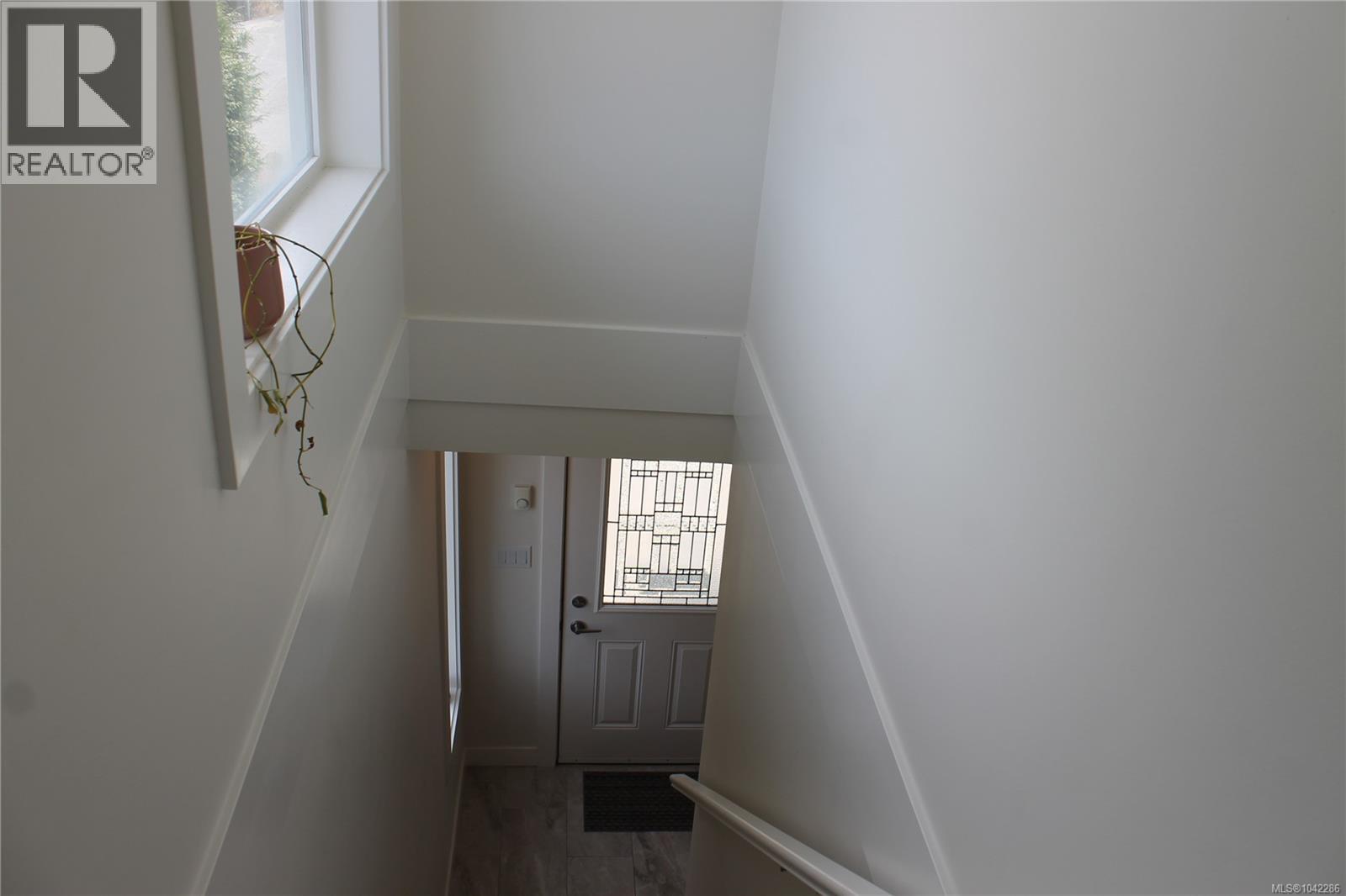 6160 Lakeview Dr - 3