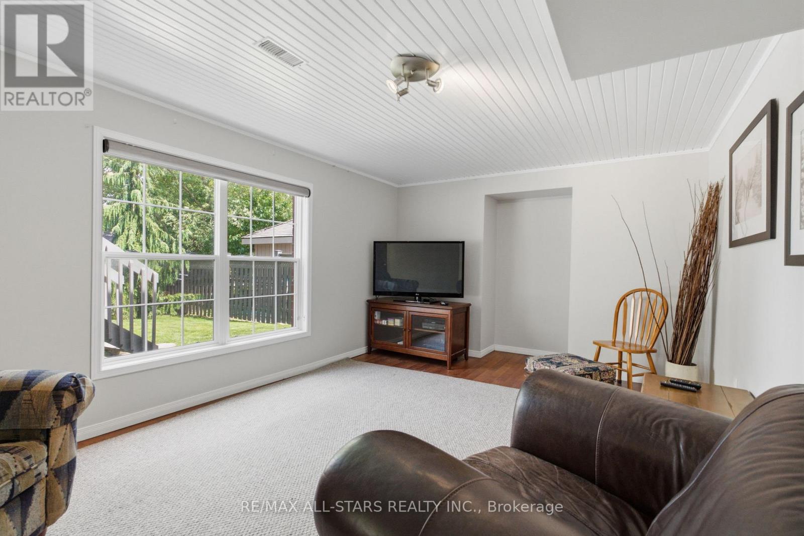 38 GALLOWAY CRESCENT - 37