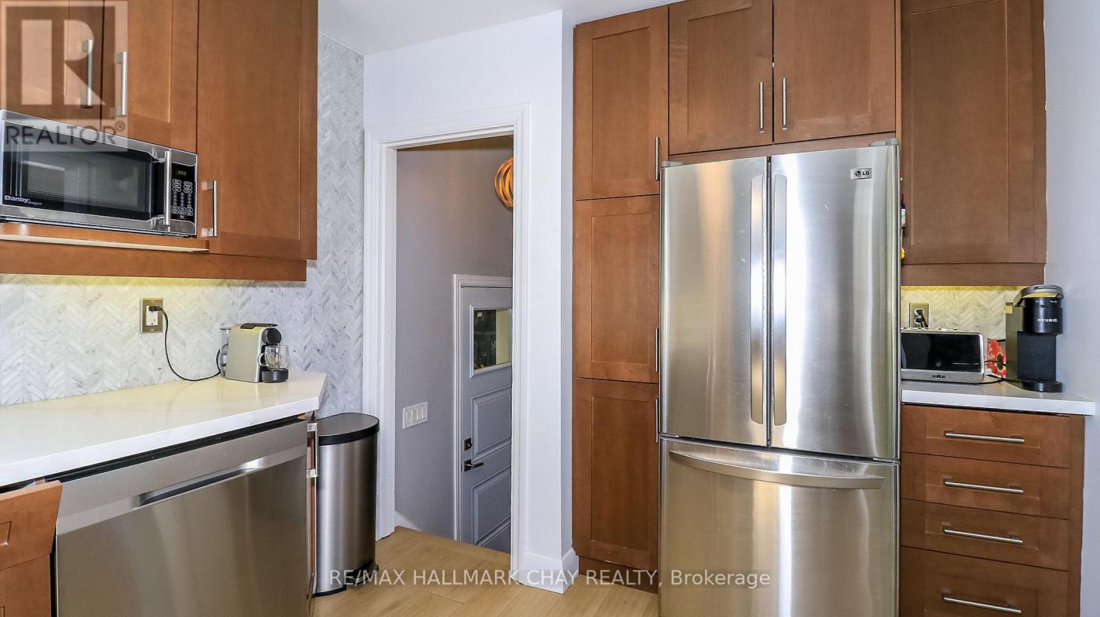 17 BOWMAN AVENUE - 26