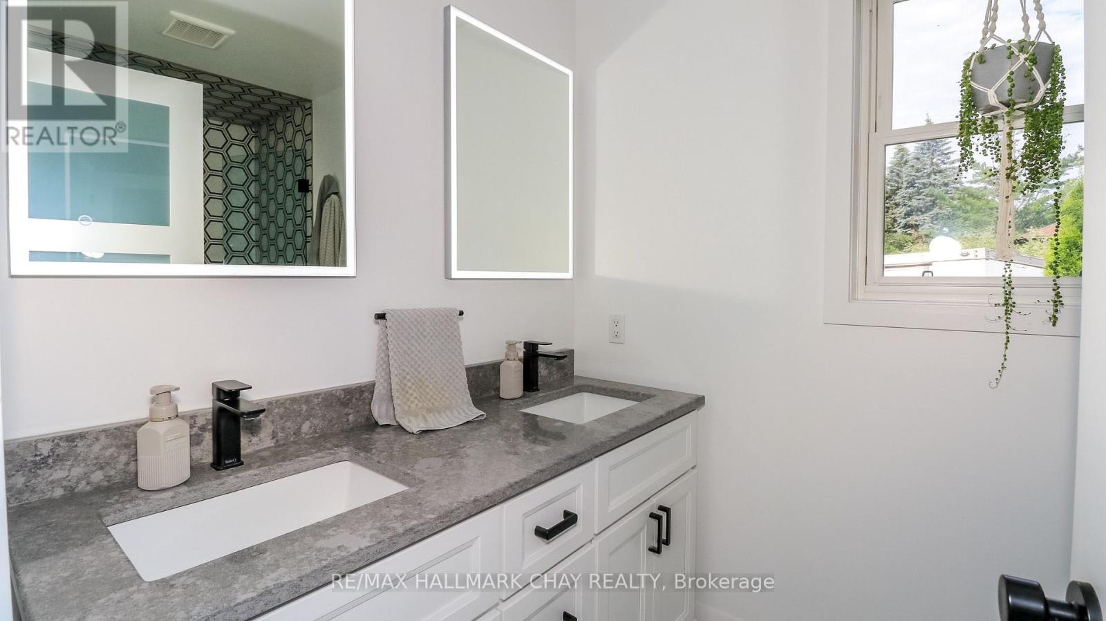 17 BOWMAN AVENUE - 36