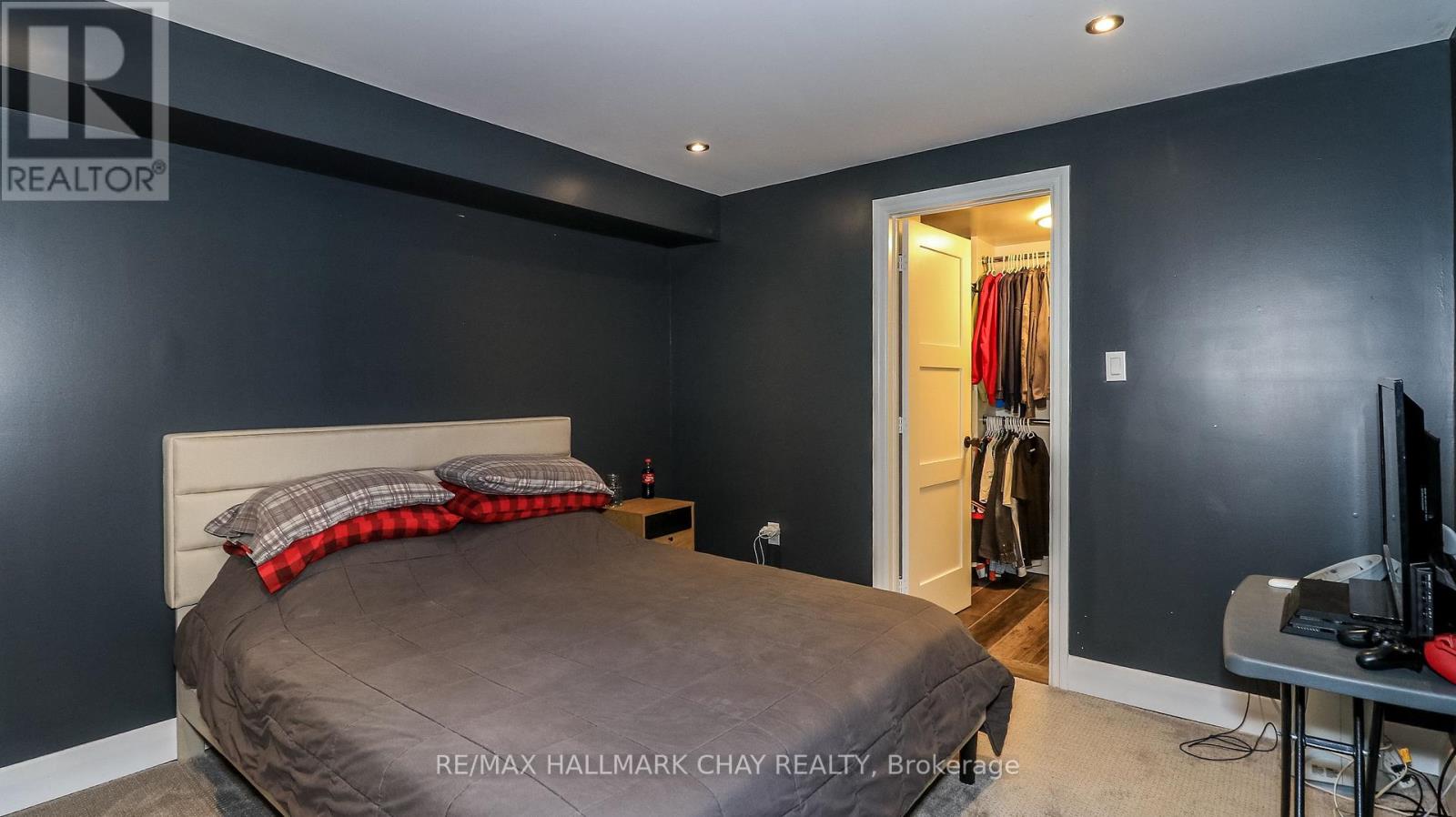 17 BOWMAN AVENUE - 42
