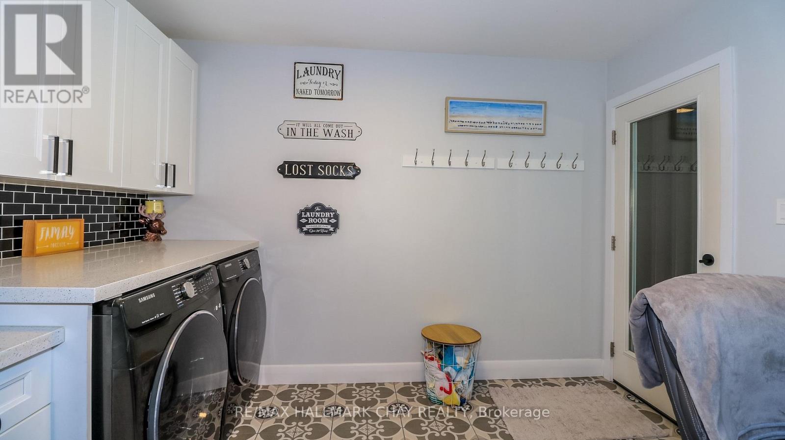 17 BOWMAN AVENUE - 29