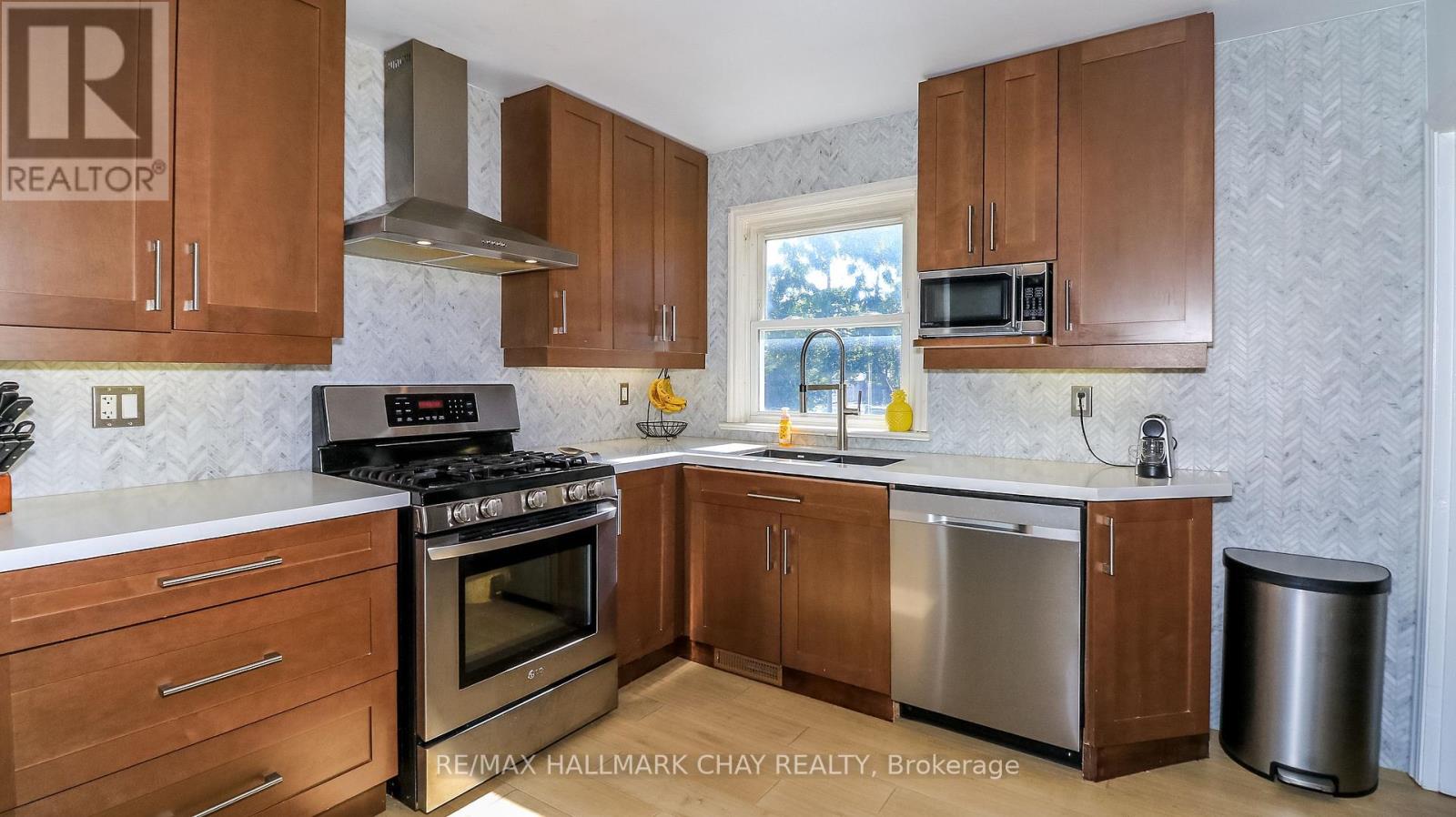 17 BOWMAN AVENUE - 25
