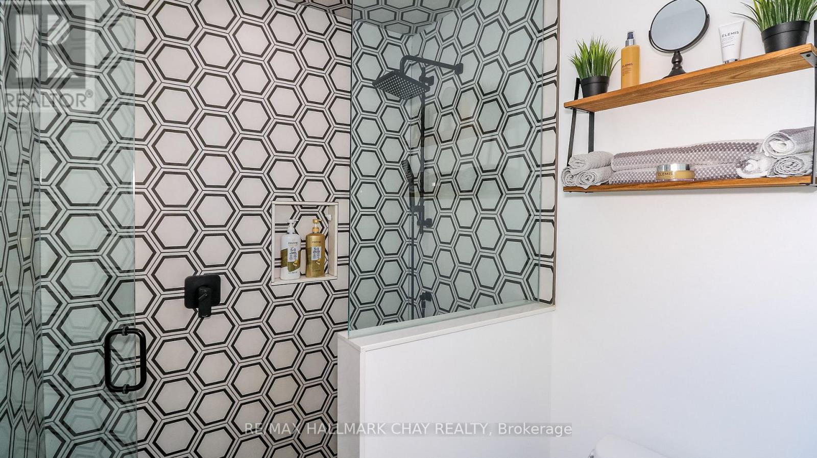 17 BOWMAN AVENUE - 35