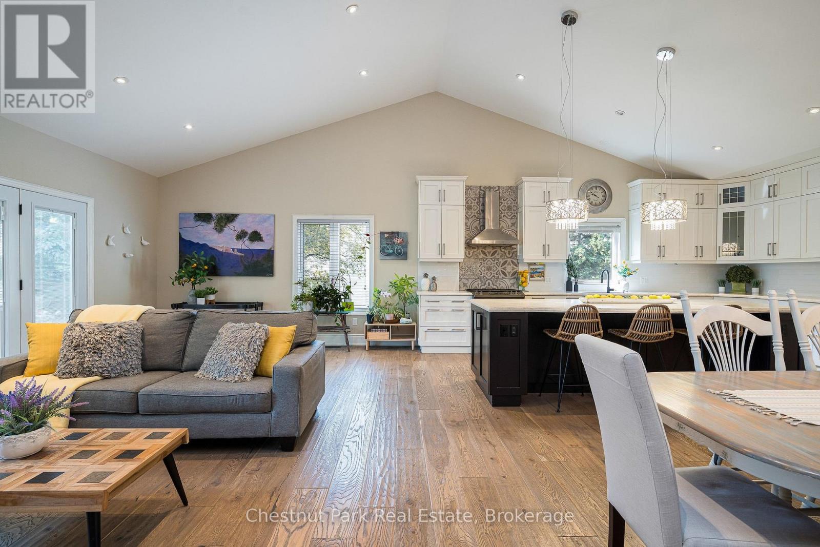 15 SAUNDERS STREET - 12