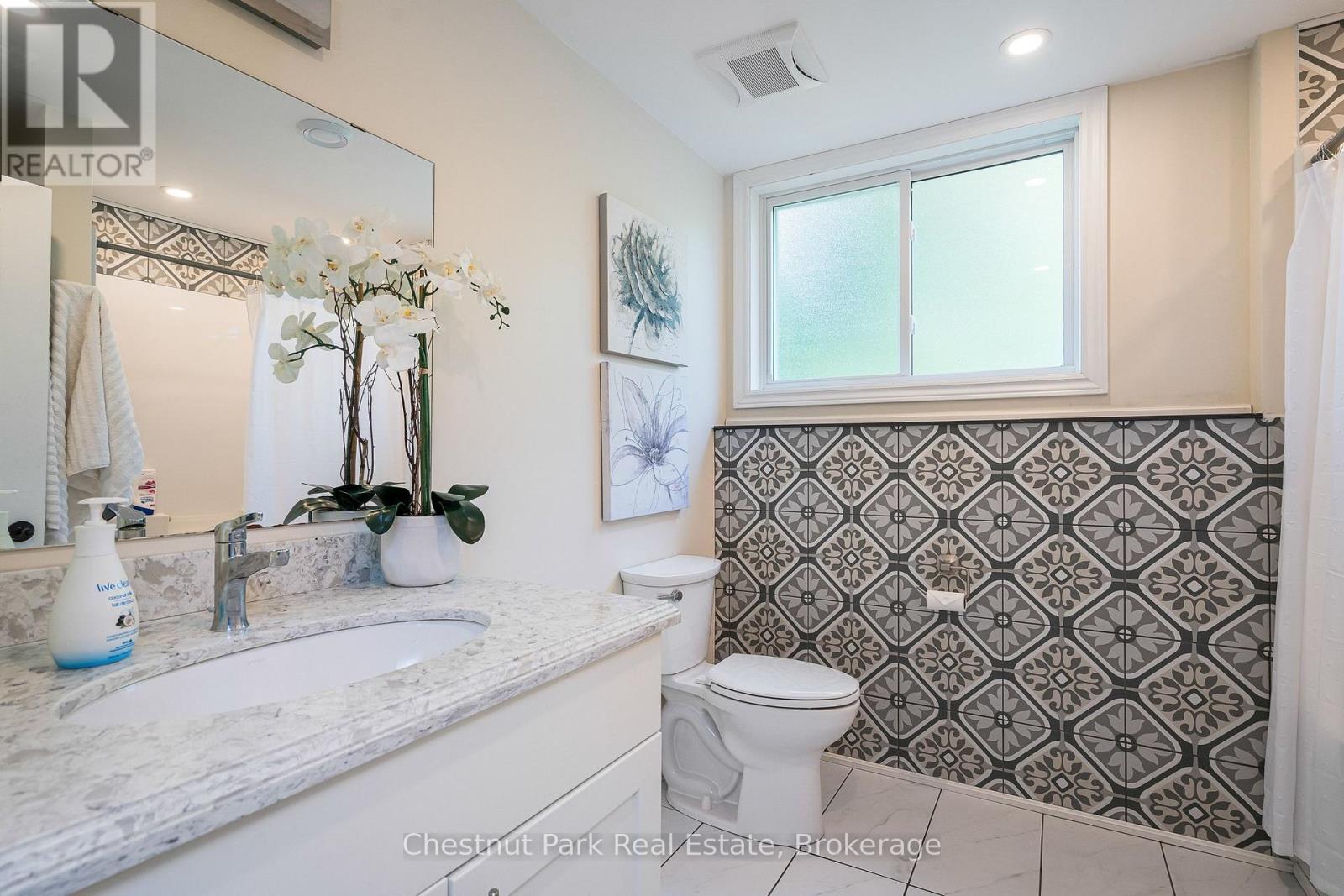 15 SAUNDERS STREET - 36