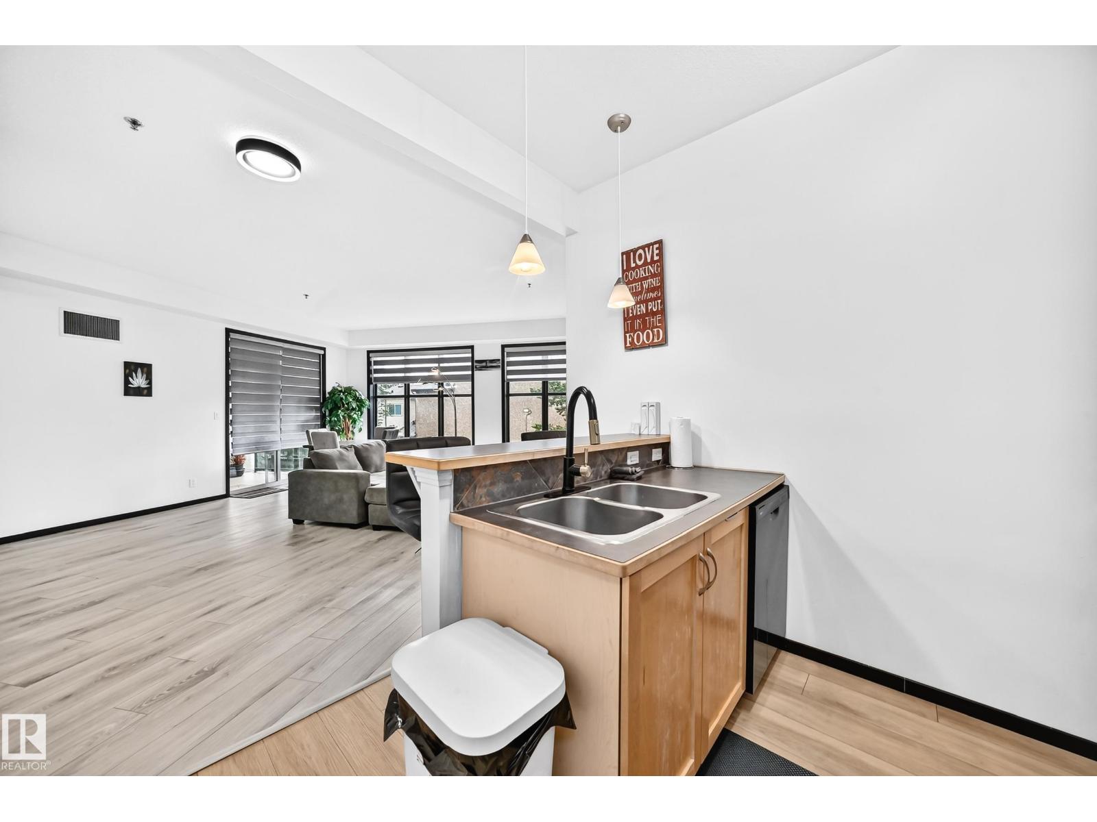 #226 4831 104A ST NW - 9