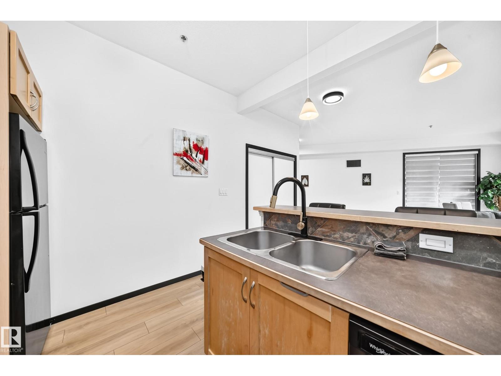 #226 4831 104A ST NW - 10
