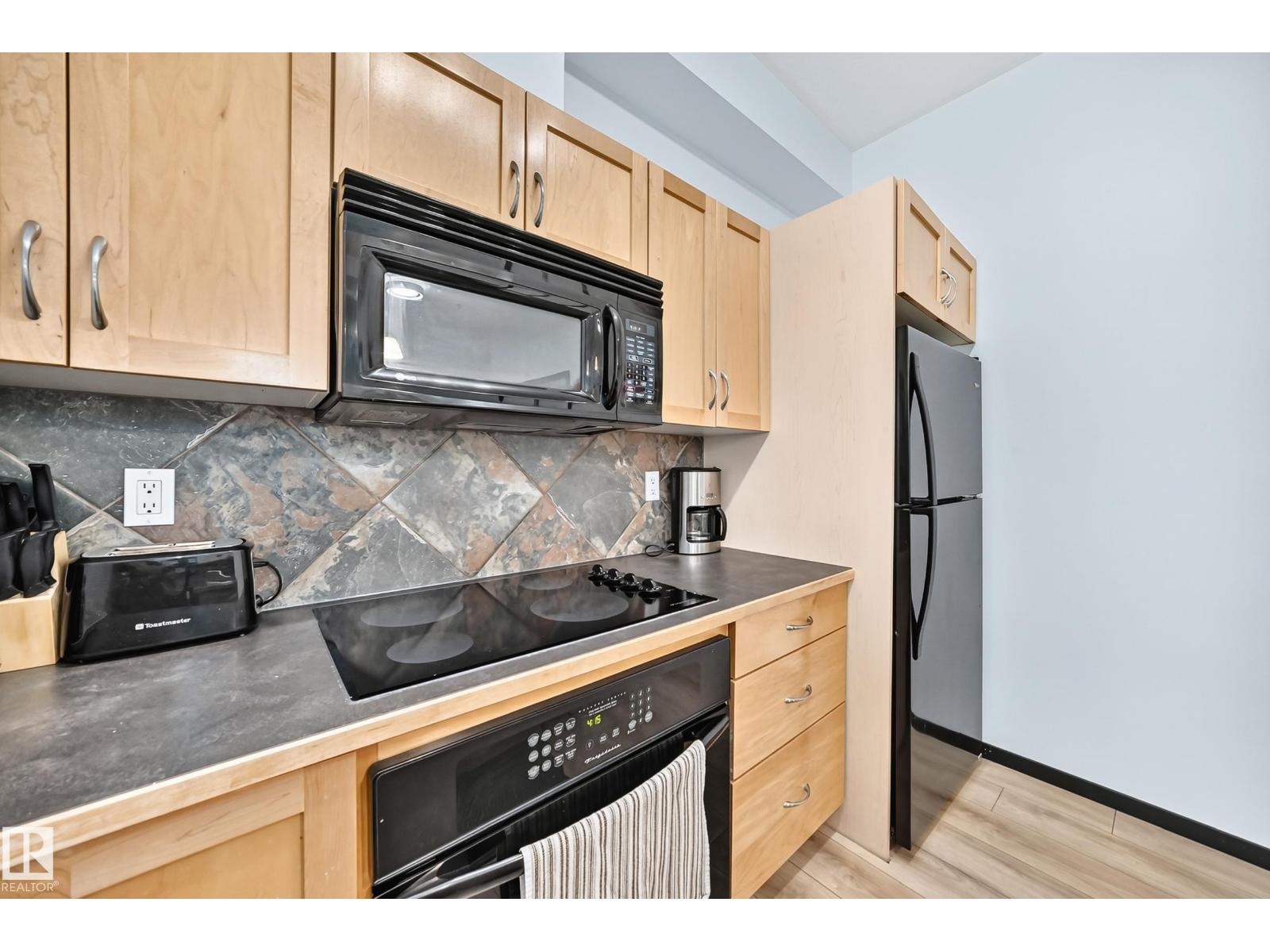 #226 4831 104A ST NW - 11
