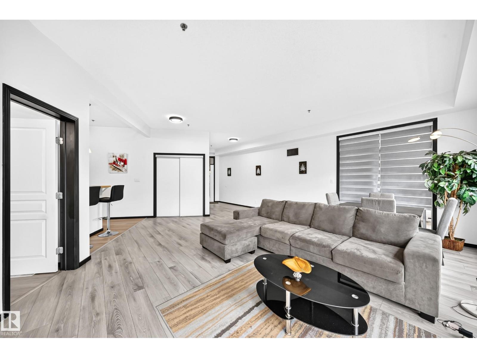 #226 4831 104A ST NW - 14
