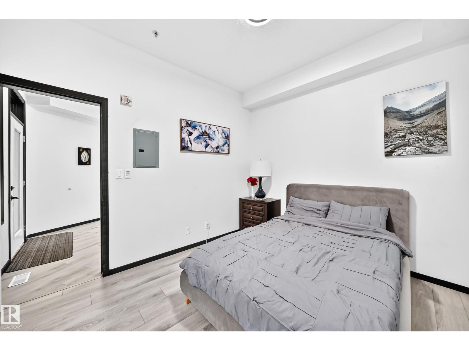 #226 4831 104A ST NW - 26