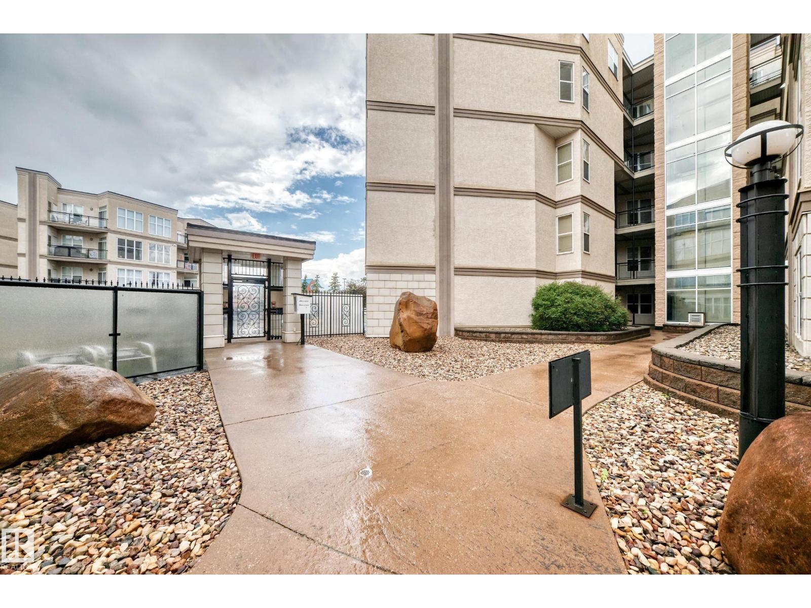 #226 4831 104A ST NW - 41