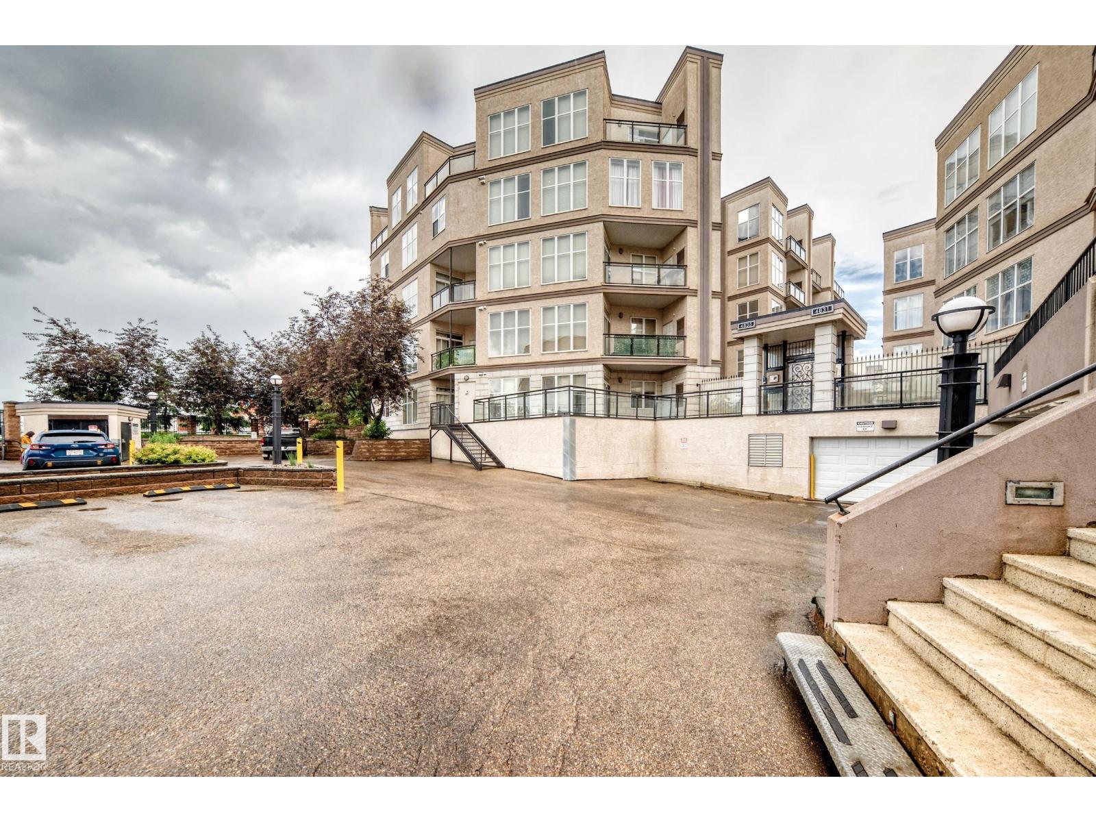 #226 4831 104A ST NW - 44