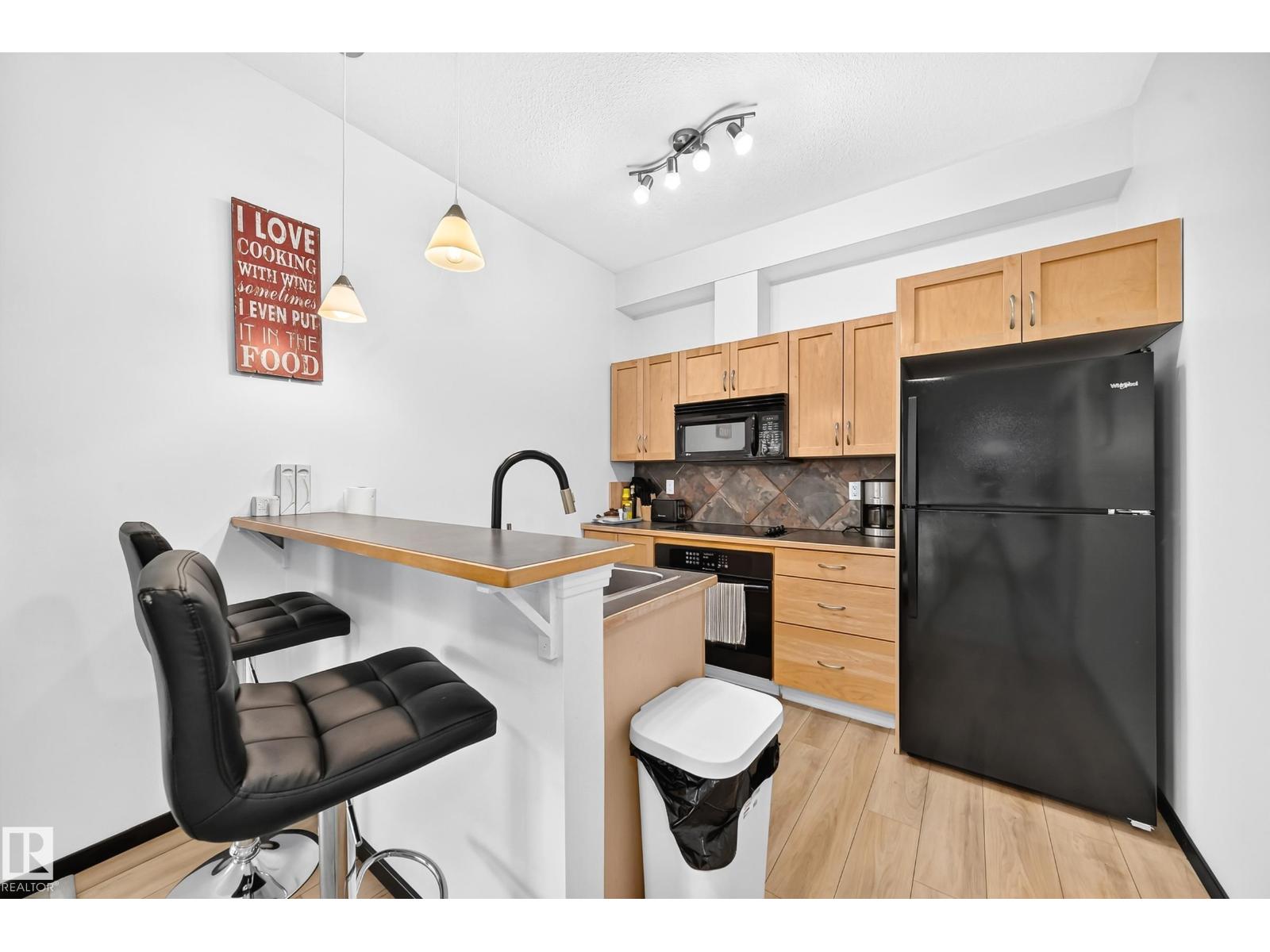 #226 4831 104A ST NW - 7