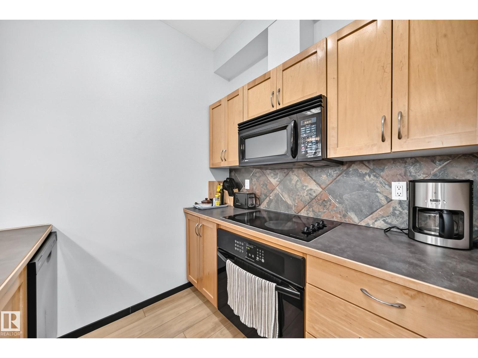 #226 4831 104A ST NW - 8