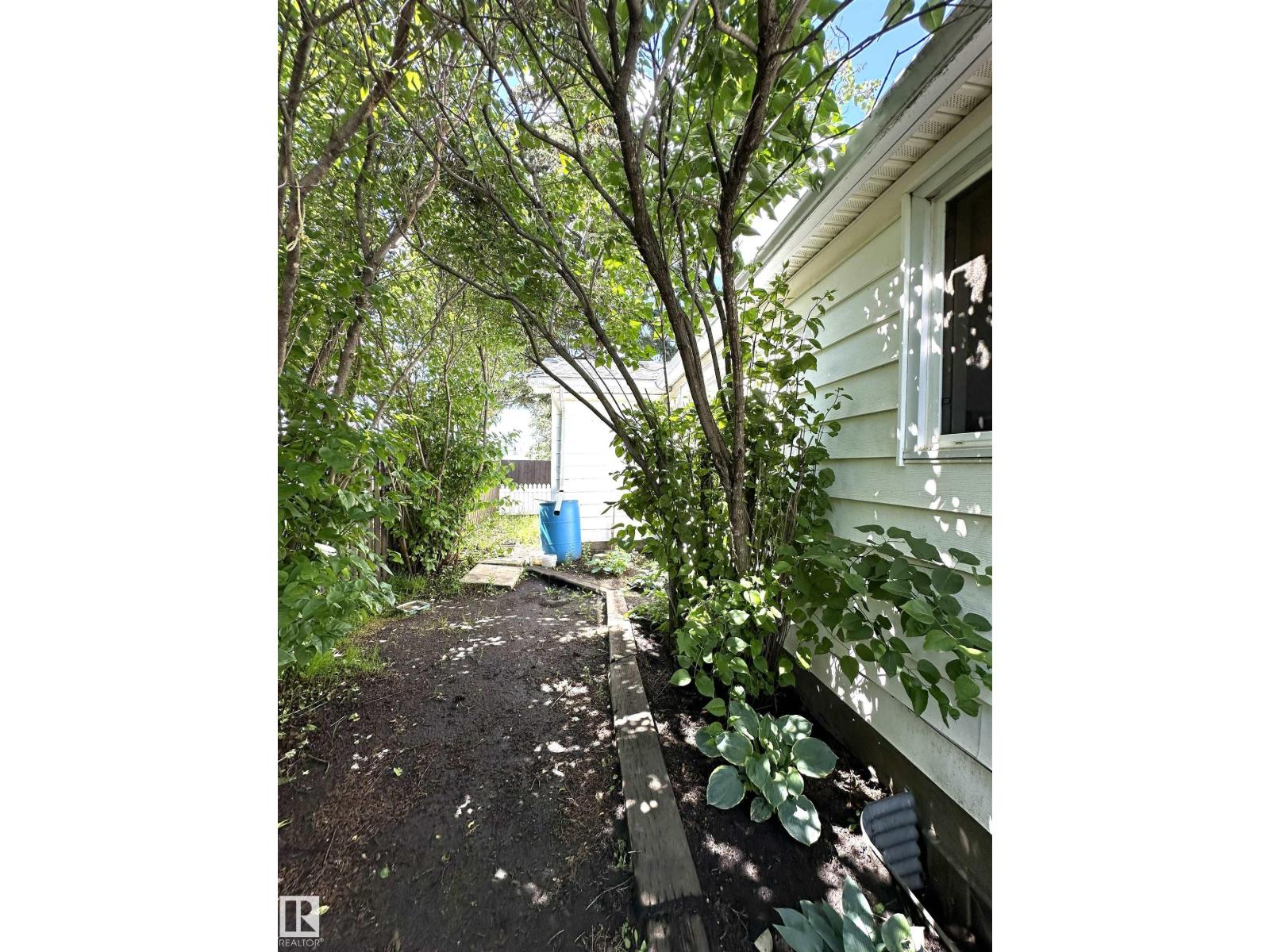 825 2 ST — photo 32