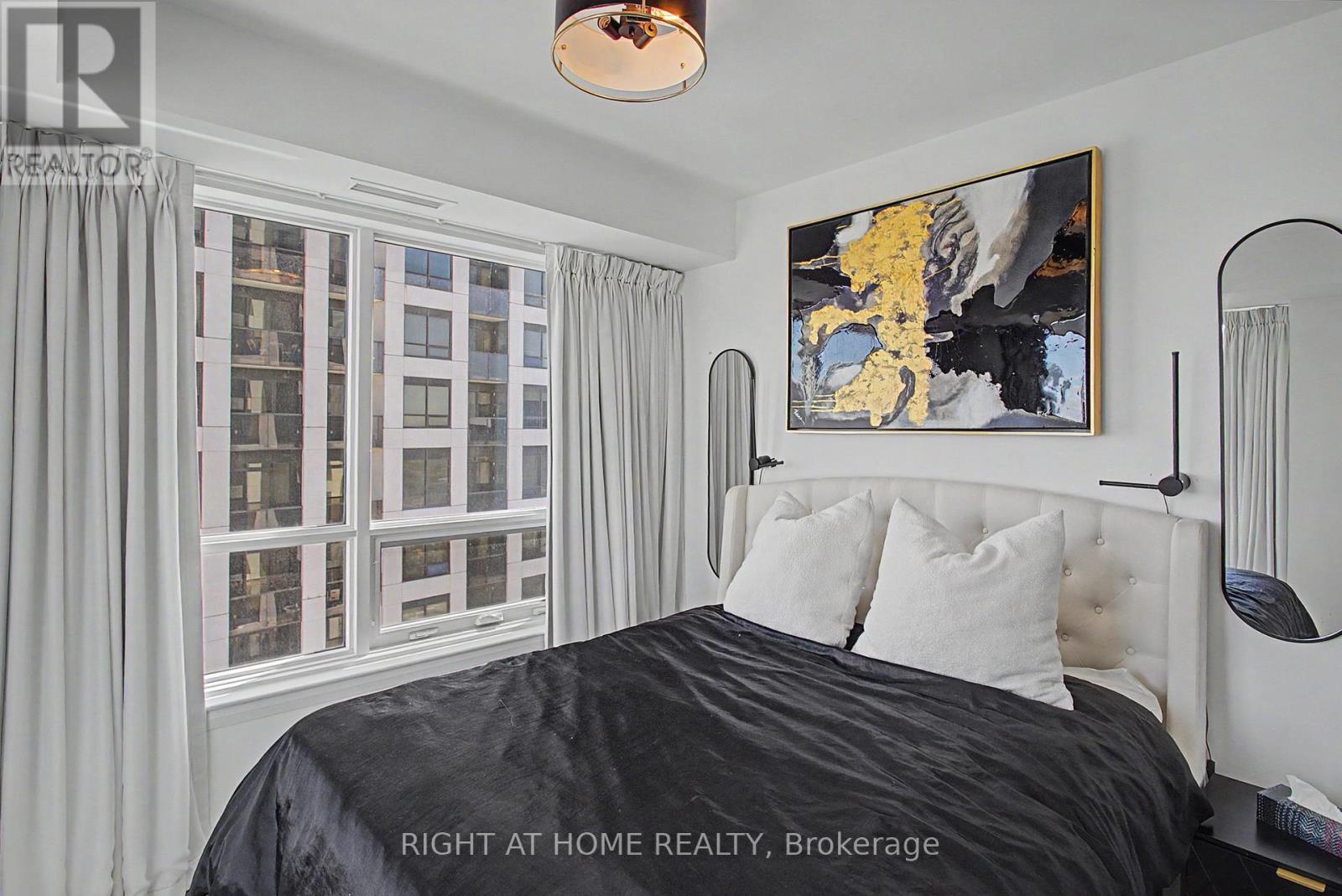 #3202 36 ELM DRIVE W - 12