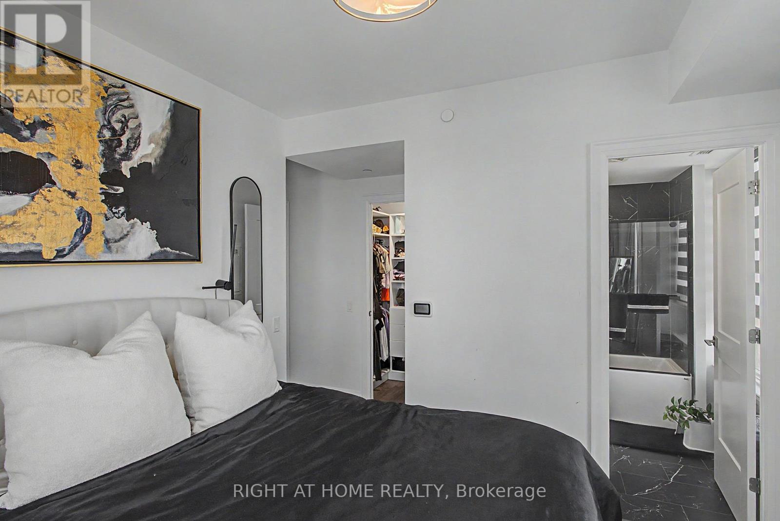 #3202 36 ELM DRIVE W - 14