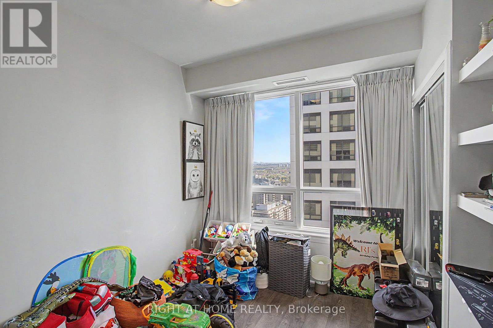 #3202 36 ELM DRIVE W - 16