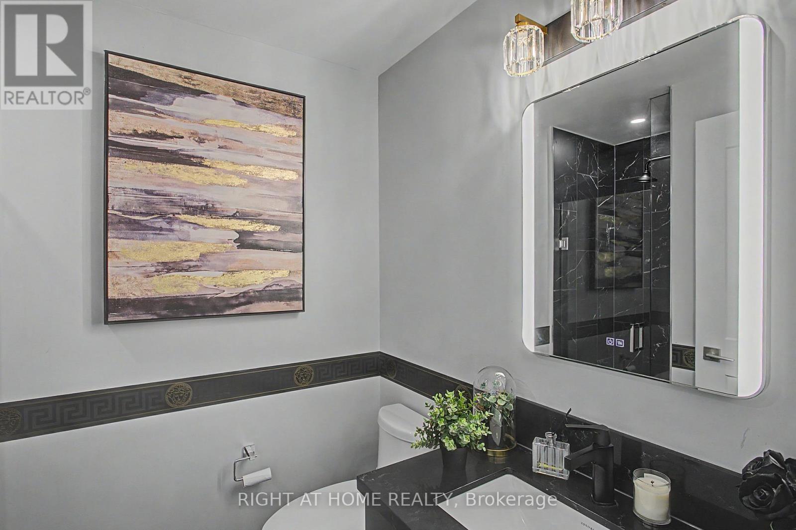 #3202 36 ELM DRIVE W - 17