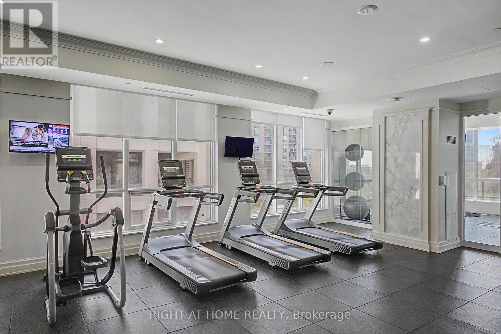 #3202 36 ELM DRIVE W - 19