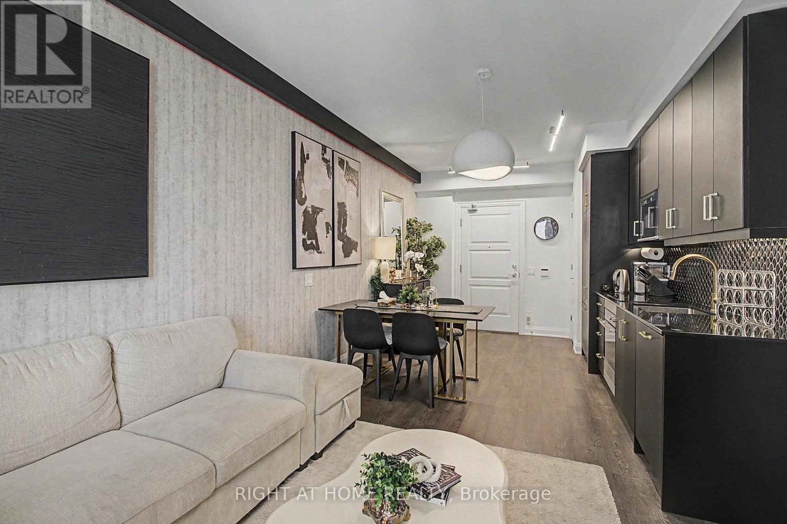 #3202 36 ELM DRIVE W - 9