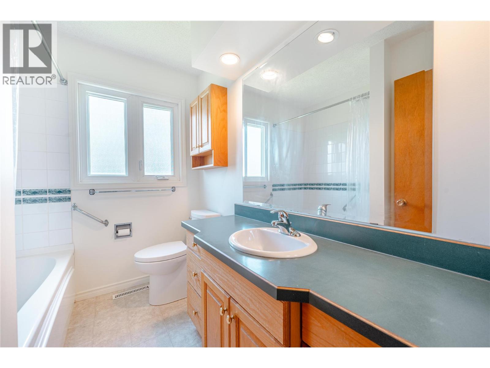 815 Fourth Street E - 17