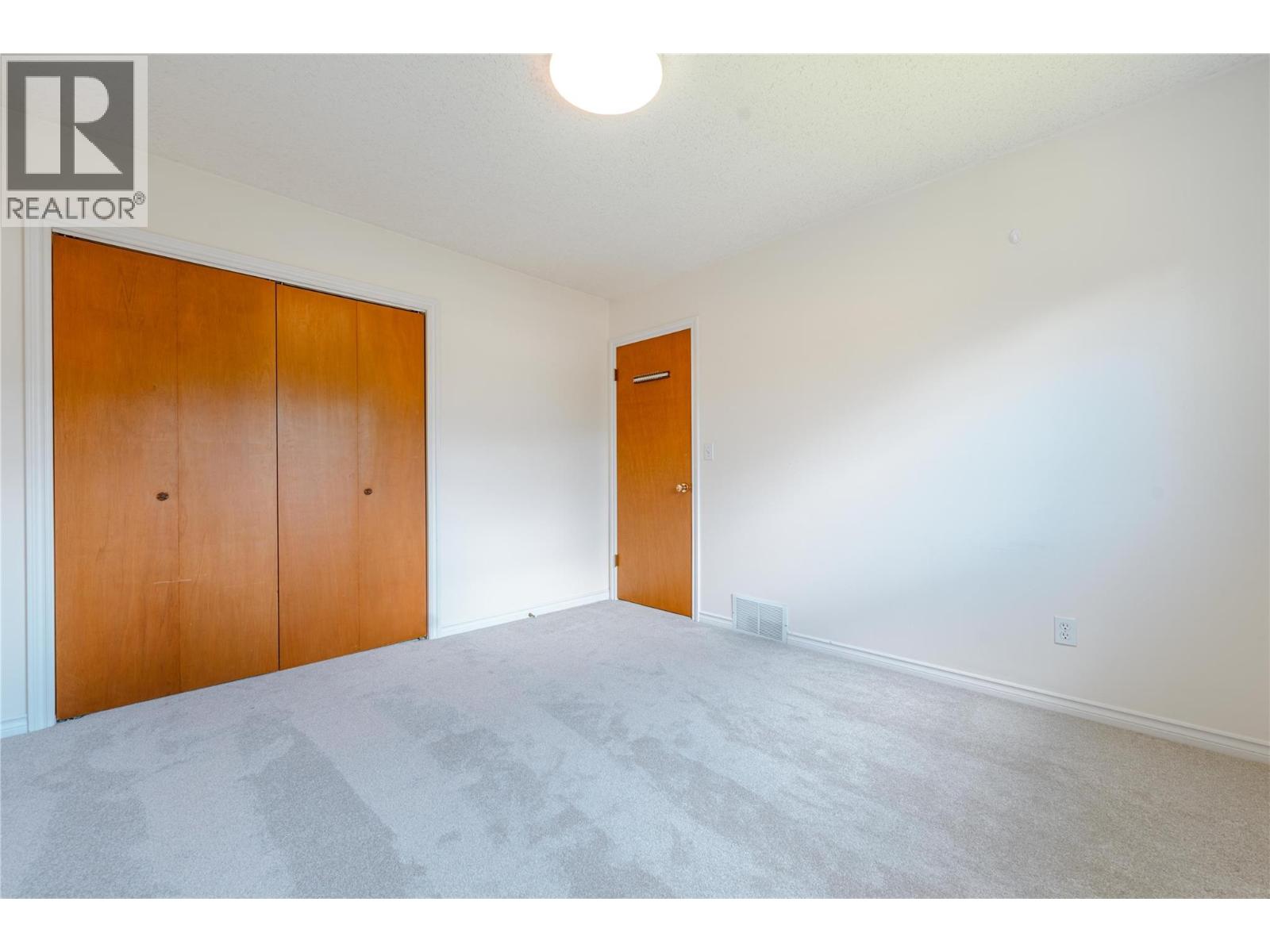 815 Fourth Street E - 16