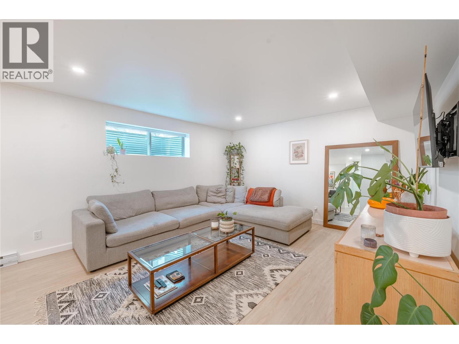 815 Fourth Street E - 22
