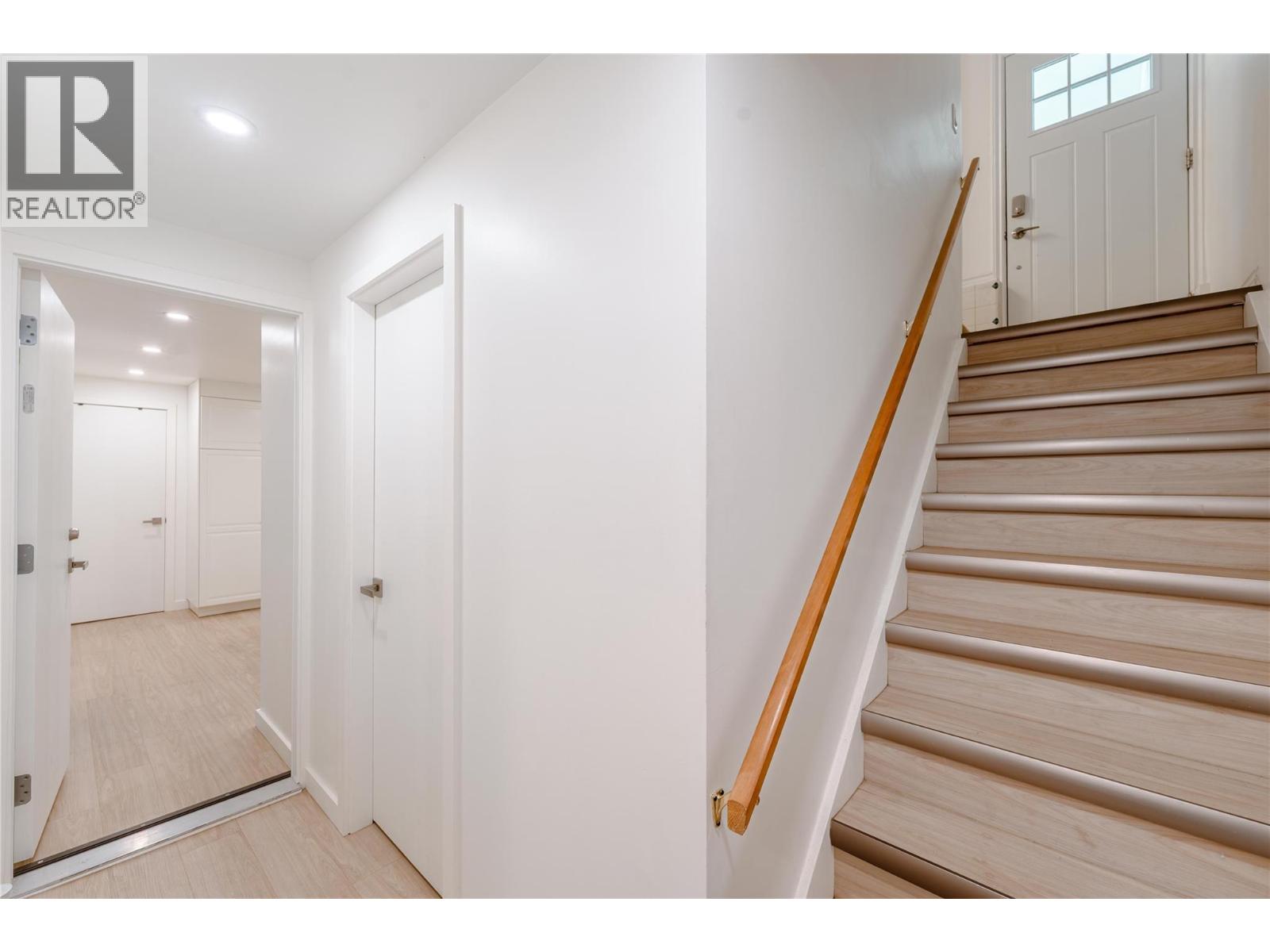 815 Fourth Street E - 18
