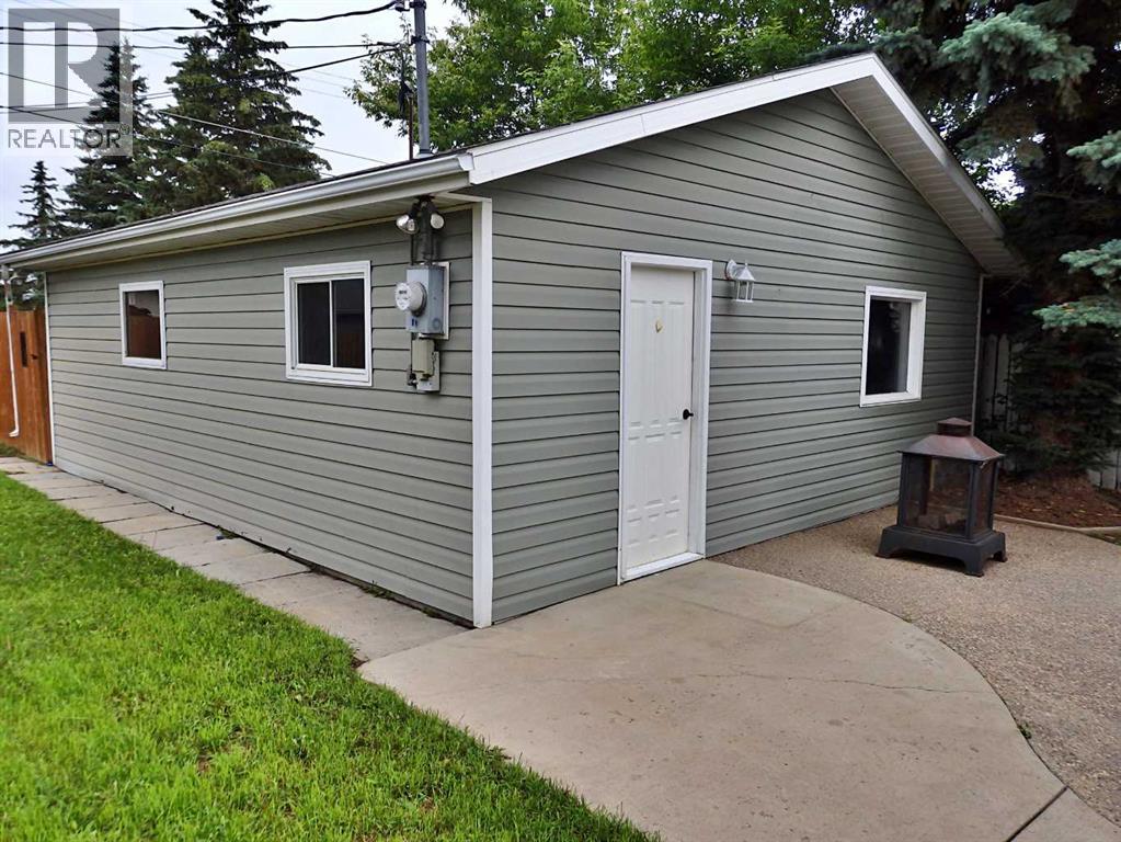 4813 48A Street — photo 36