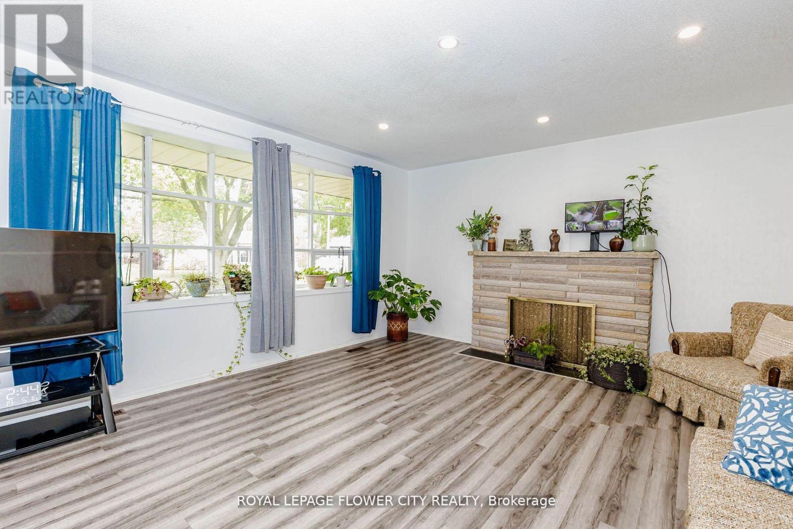 15 CUMBERLAND CRESCENT - 27