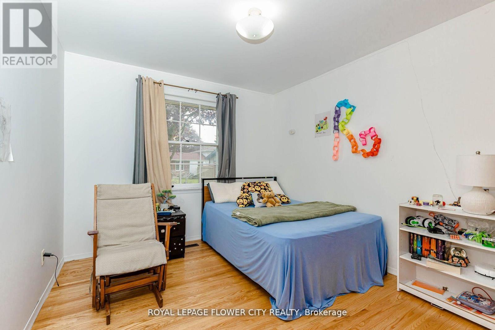 15 CUMBERLAND CRESCENT - 32