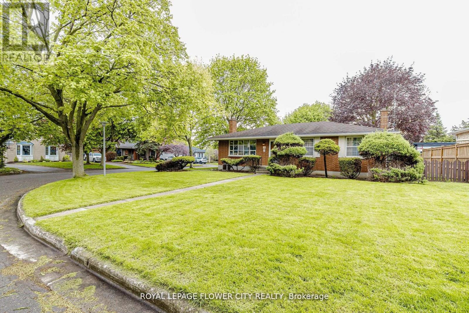 15 CUMBERLAND CRESCENT - 33