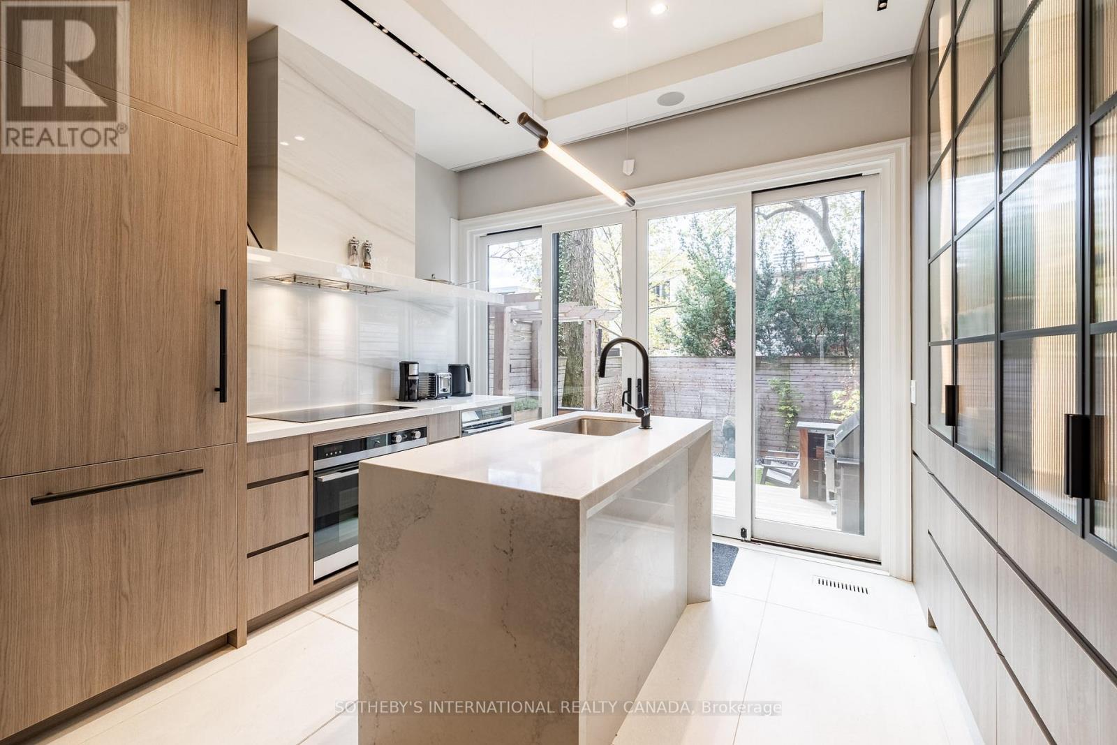 33 TRANBY AVENUE - 13
