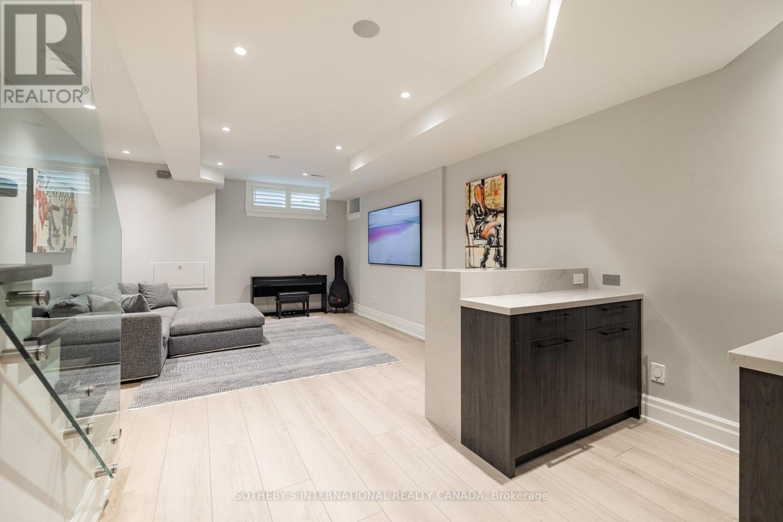 33 TRANBY AVENUE - 26