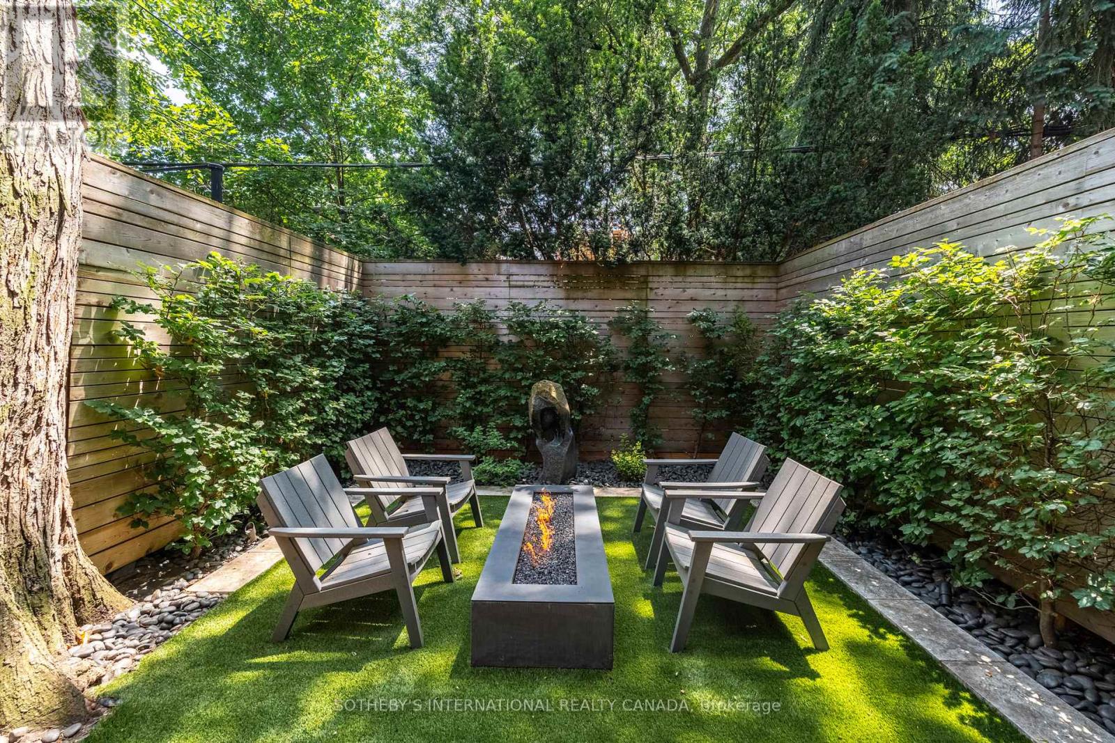 33 TRANBY AVENUE - 36